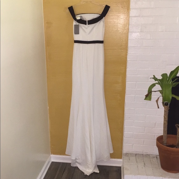 Destination Gown - Picture 5 of 5